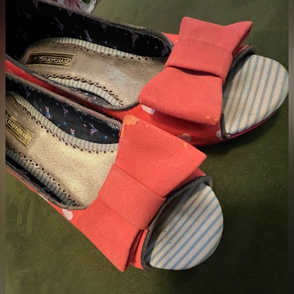 ADORABLE ModCloth Babycham peep toe kitten-heel shoes with heart pattern Sz 9 - Picture 6 of 12